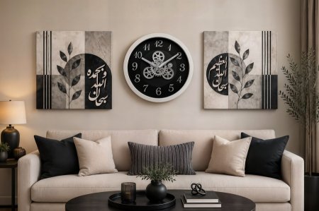 ساعة مع لوحتين